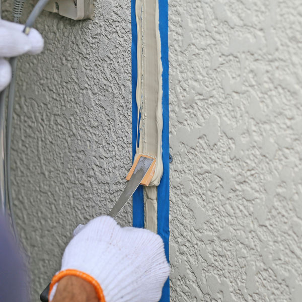 外壁塗装業者選びにお困りの方は口コミで人気のシオタ建装へお任せください